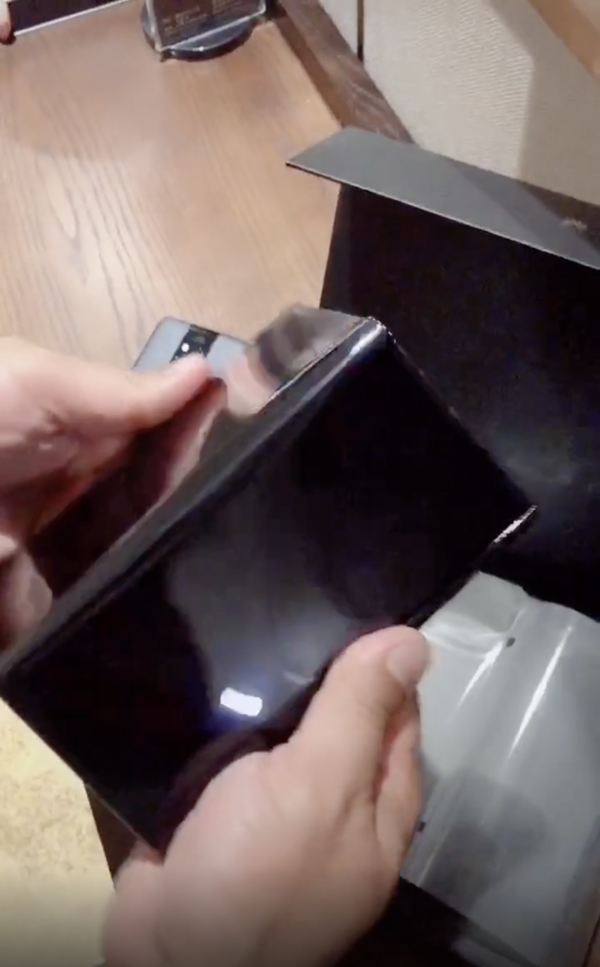 華為Mate X選用外折疊規劃