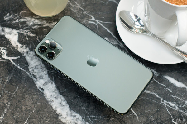 暗夜綠色iPhone 11&nbsp;Pro&nbsp;Max
